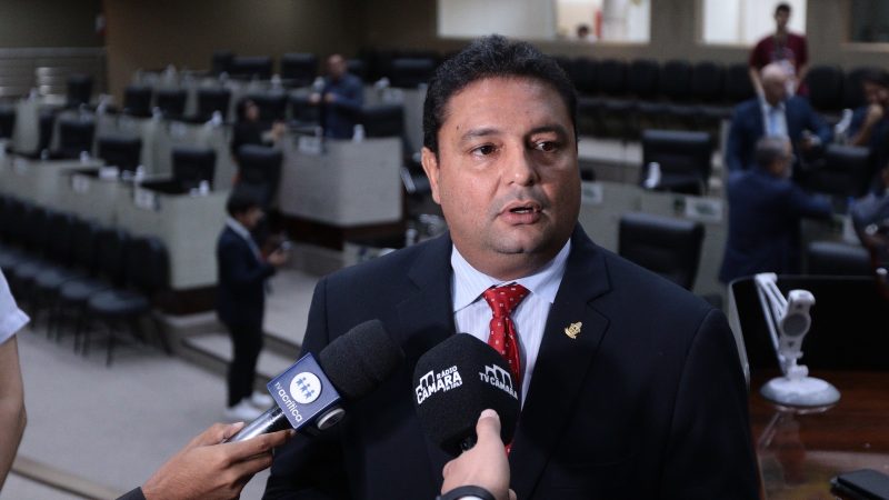 *Caio André determina início do processo de implantação do ponto eletrônico na CMM*