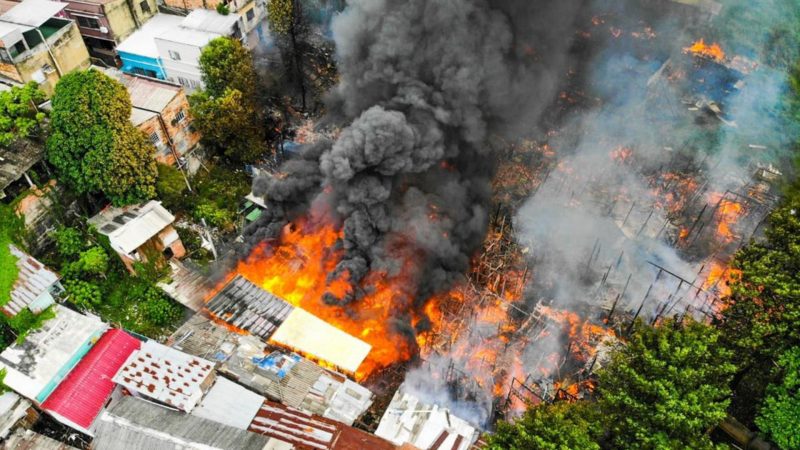 POLÍCIA INVESTIGA CAUSA DO INCÊNDIO QUE DESTRUIU MAIS DE 30 CASAS EM MANAUS
