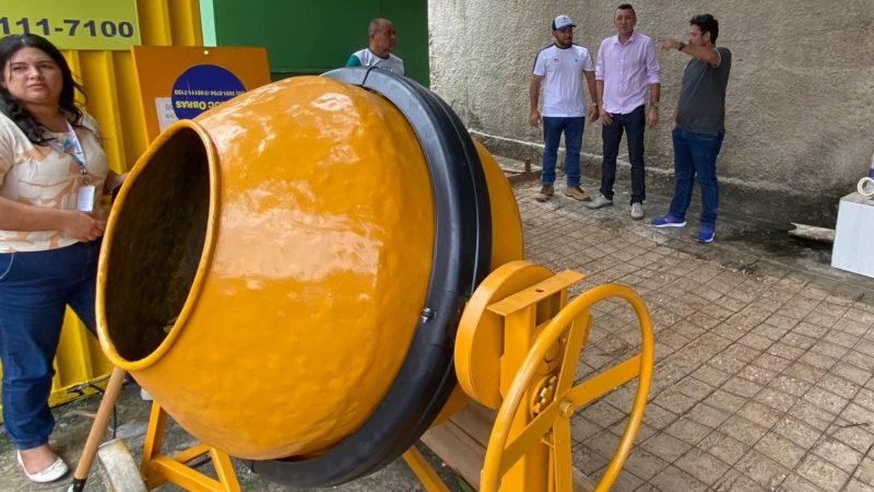 *Sassá da Construção Civil fiscaliza obra de calçamento no bairro do São Raimundo*