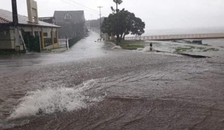 Alerta meteorológico prevê temporais e rajadas de vento com velocidades de até 90 km/h em Manaus