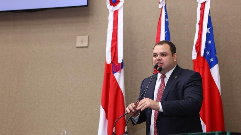 Sancionada lei de Roberto Cidade que proíbe e estabelece multa para ações de telemarketing realizadas via bots e robôs