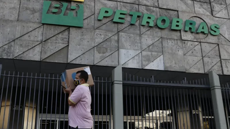 CGU constata que Petrobras vendeu refinaria abaixo do preço