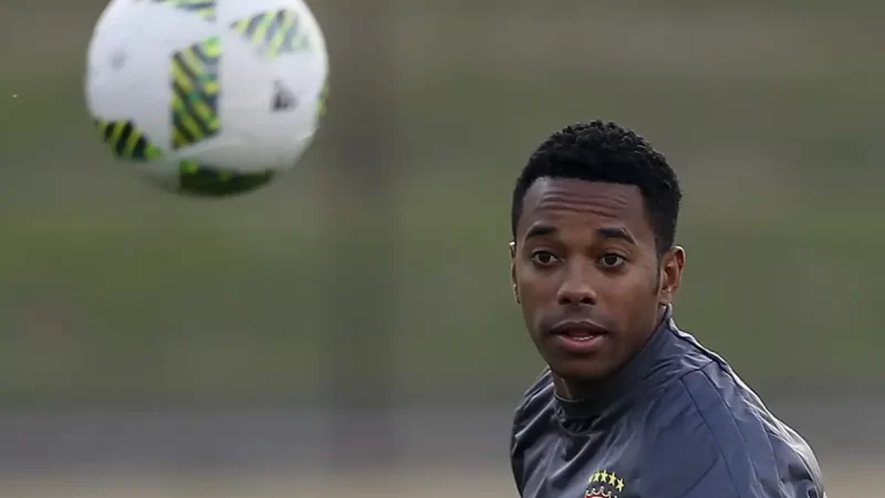 Defesa de Robinho entra com novo habeas corpus no Supremo