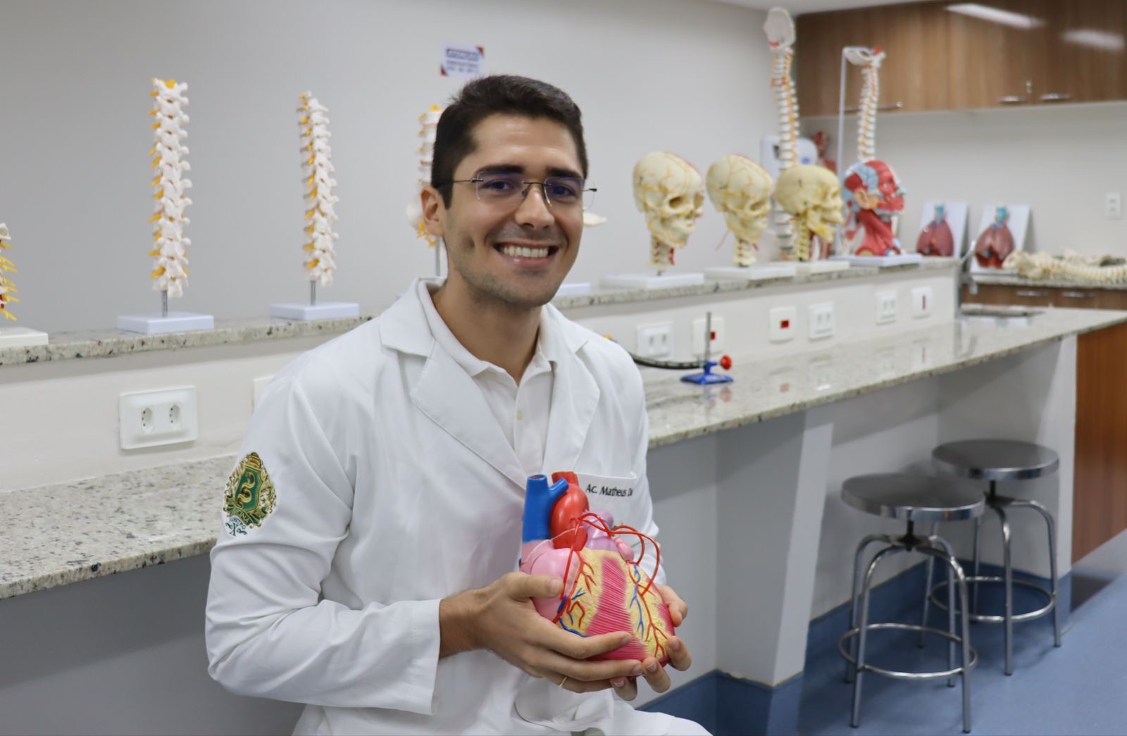 Medicina Fametro: Acadêmico de Medicina apresenta pesquisa em Toronto no Canadá