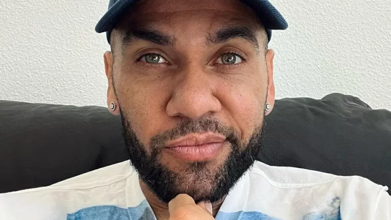 Sem pagar a fiança, Daniel Alves passará o fim de semana na cadeia