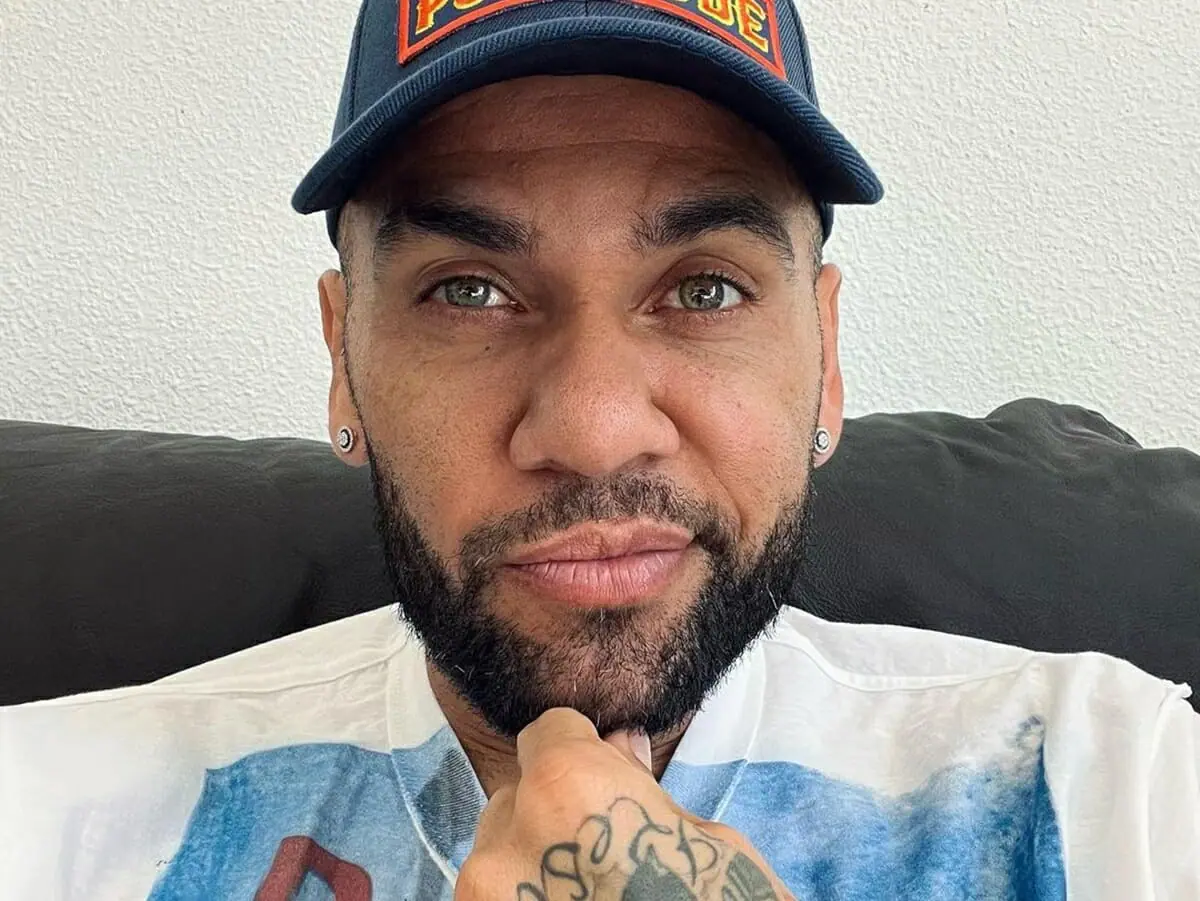 Sem pagar a fiança, Daniel Alves passará o fim de semana na cadeia