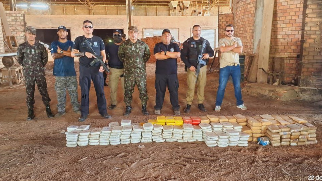 PC-AM INCINERA UMA TONELADA DE DROGAS APREENDIDAS EM OPERAÇÕES EM TEFÉ