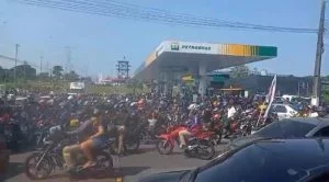 Centenas de motociclistas e motoristas de App protestam contra PLP 12/2024 em Manaus