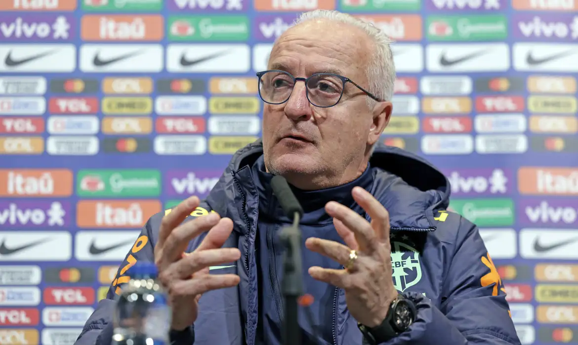Dorival Júnior espera “ótima resposta” do Brasil contra a Inglaterra