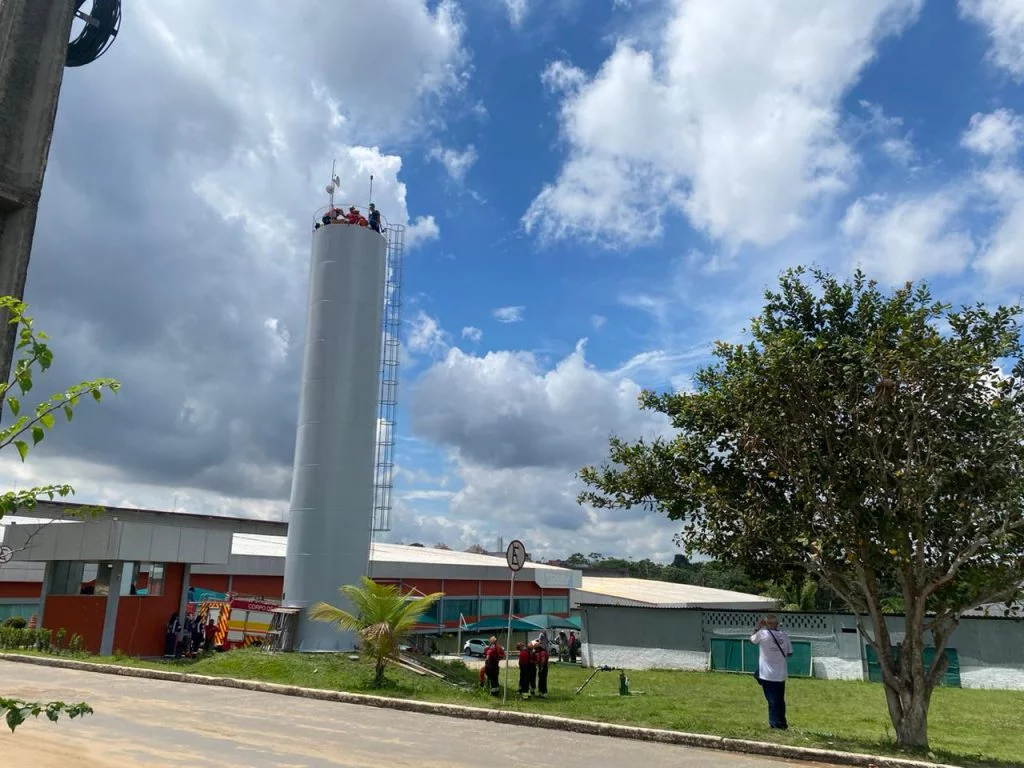 Falta de oxigênio fez trabalhadores desmaiarem dentro de tanque d’água em Manaus