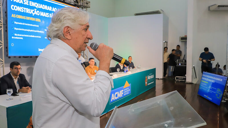 Prefeito em exercício vistoria implantação de 90 metros da nova rede de drenagem na avenida Maceió e moradores se mostram satisfeitos com a evolução da obra