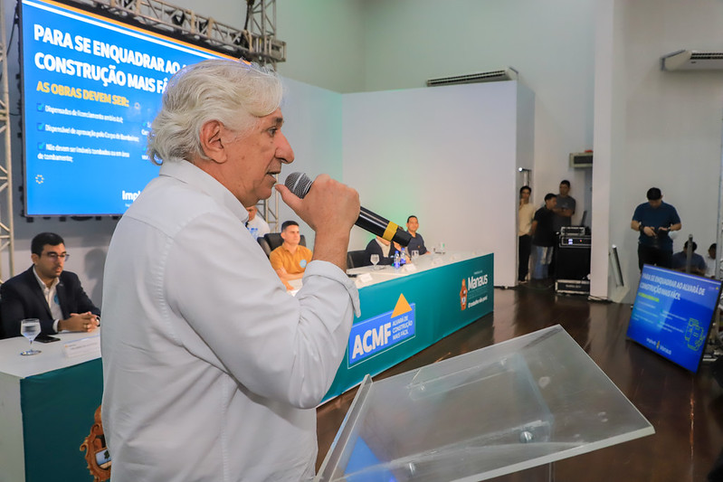 Prefeito em exercício vistoria implantação de 90 metros da nova rede de drenagem na avenida Maceió e moradores se mostram satisfeitos com a evolução da obra