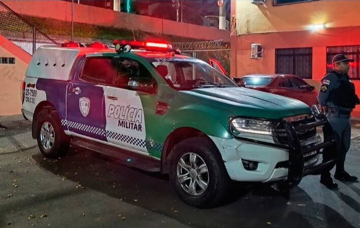 Polícia Militar do Amazonas prende homem com veículo adulterado e captura foragido da Justiça