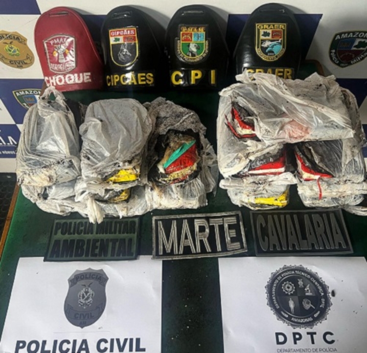 Mulher é presa com 15 tabletes de drogas em embarcação no Amazonas