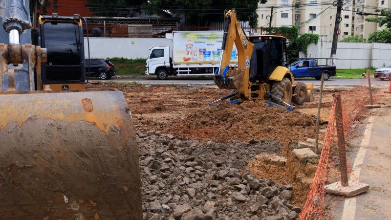Prefeitura de Manaus avança em obra de intervenção viária na rua São Judas Tadeu com avenida Max Teixeira