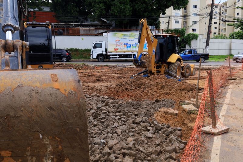 Prefeitura de Manaus avança em obra de intervenção viária na rua São Judas Tadeu com avenida Max Teixeira