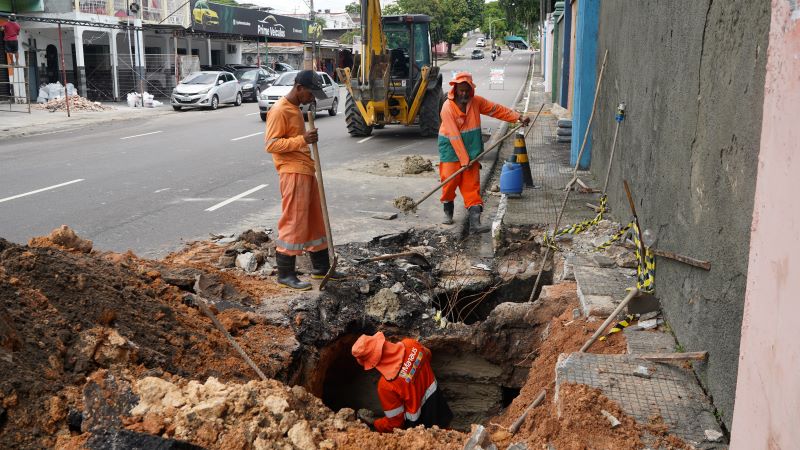 Prefeitura de Manaus recupera rede de drenagem e calçadão no bairro Japiim