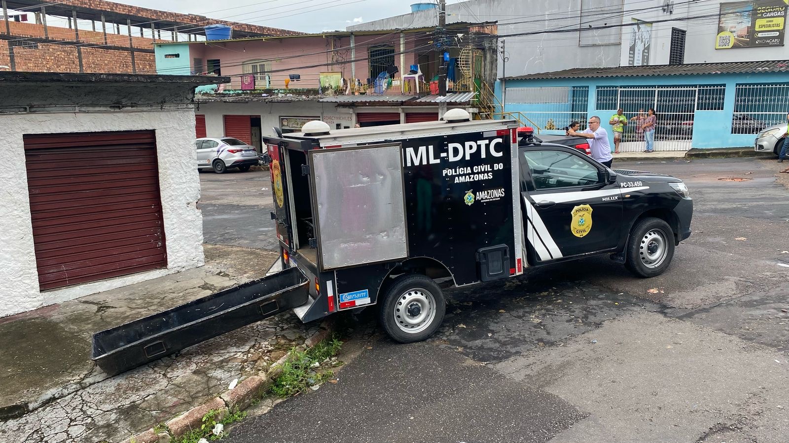 Homem morre após invadir casa e fazer adolescente refém em Manaus