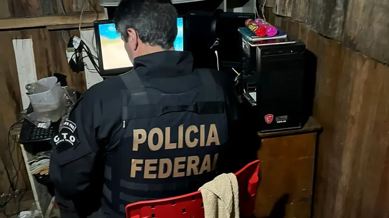 Polícia Militar do Amazonas prende uma mulher e apreende arma e drogas em ações distintas na capital