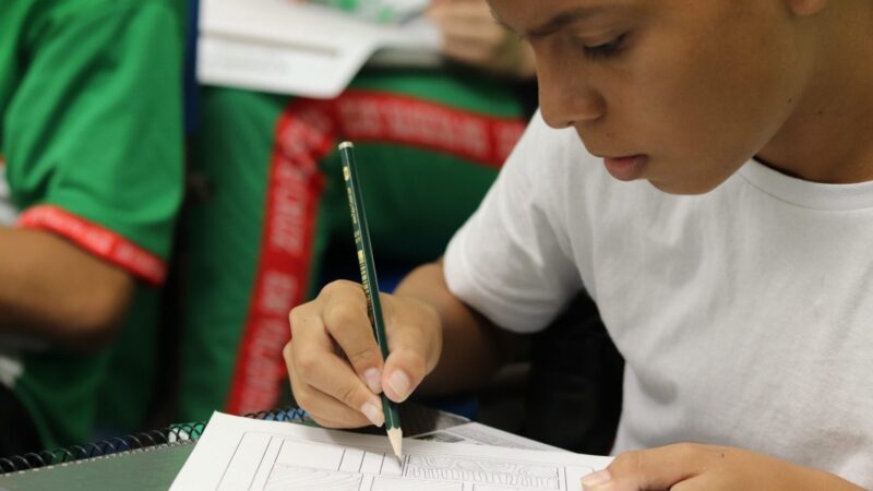 Projeto ‘Aprendendo a Desenhar’ leva educação artística a escolas da zona Norte de Manaus com apoio da prefeitura