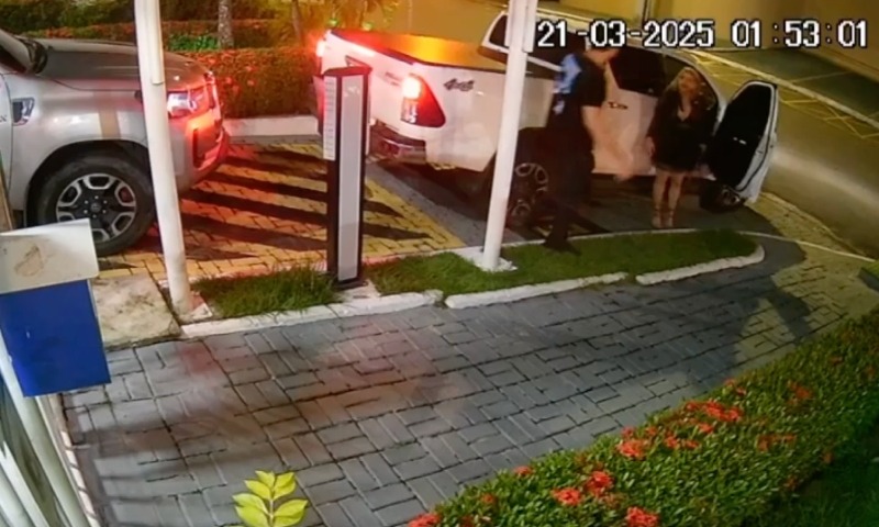 Empresário atira contra carro de rival por ciúmes em Manaus