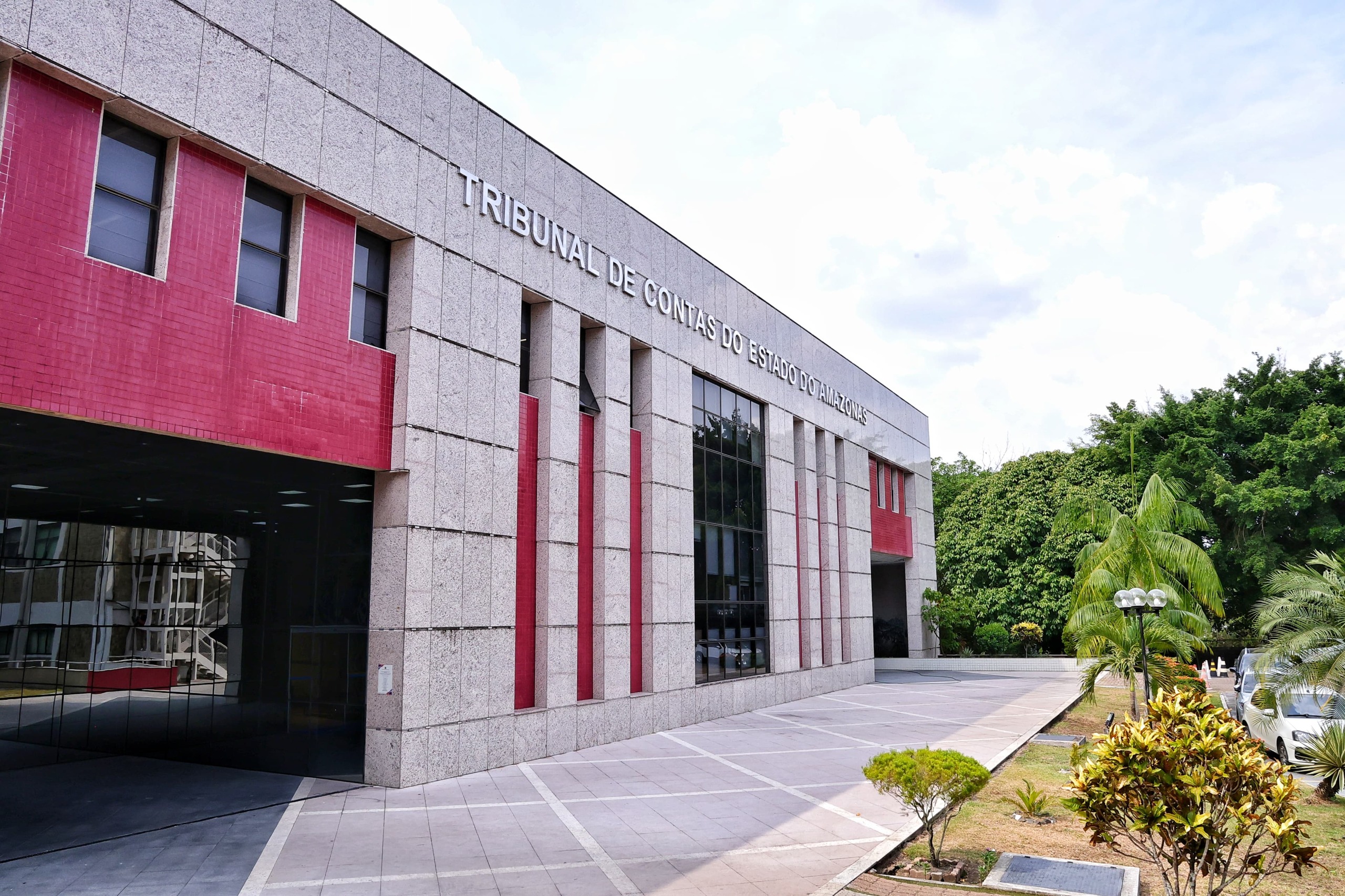 TCE-AM terá 102 processos em pauta na sessão desta terça-feira (01)