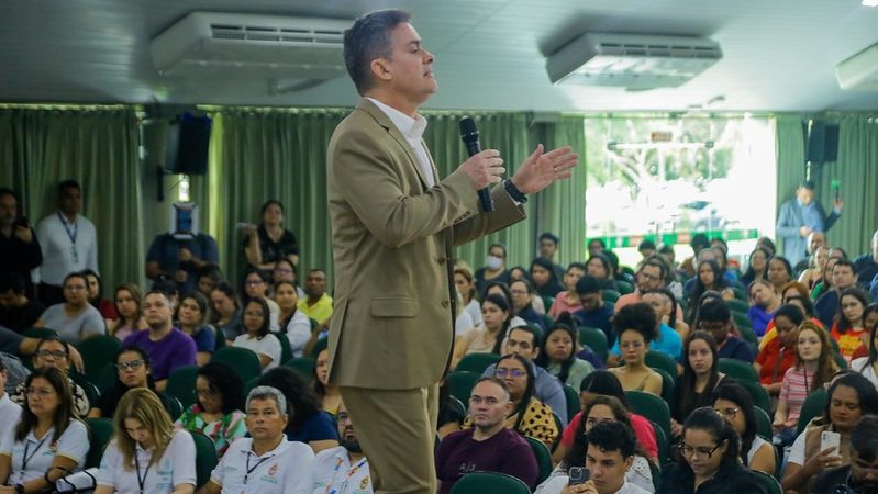Prefeito David Almeida participa da integração de novos servidores da Semsa e anuncia ampliação da rede de saúde
