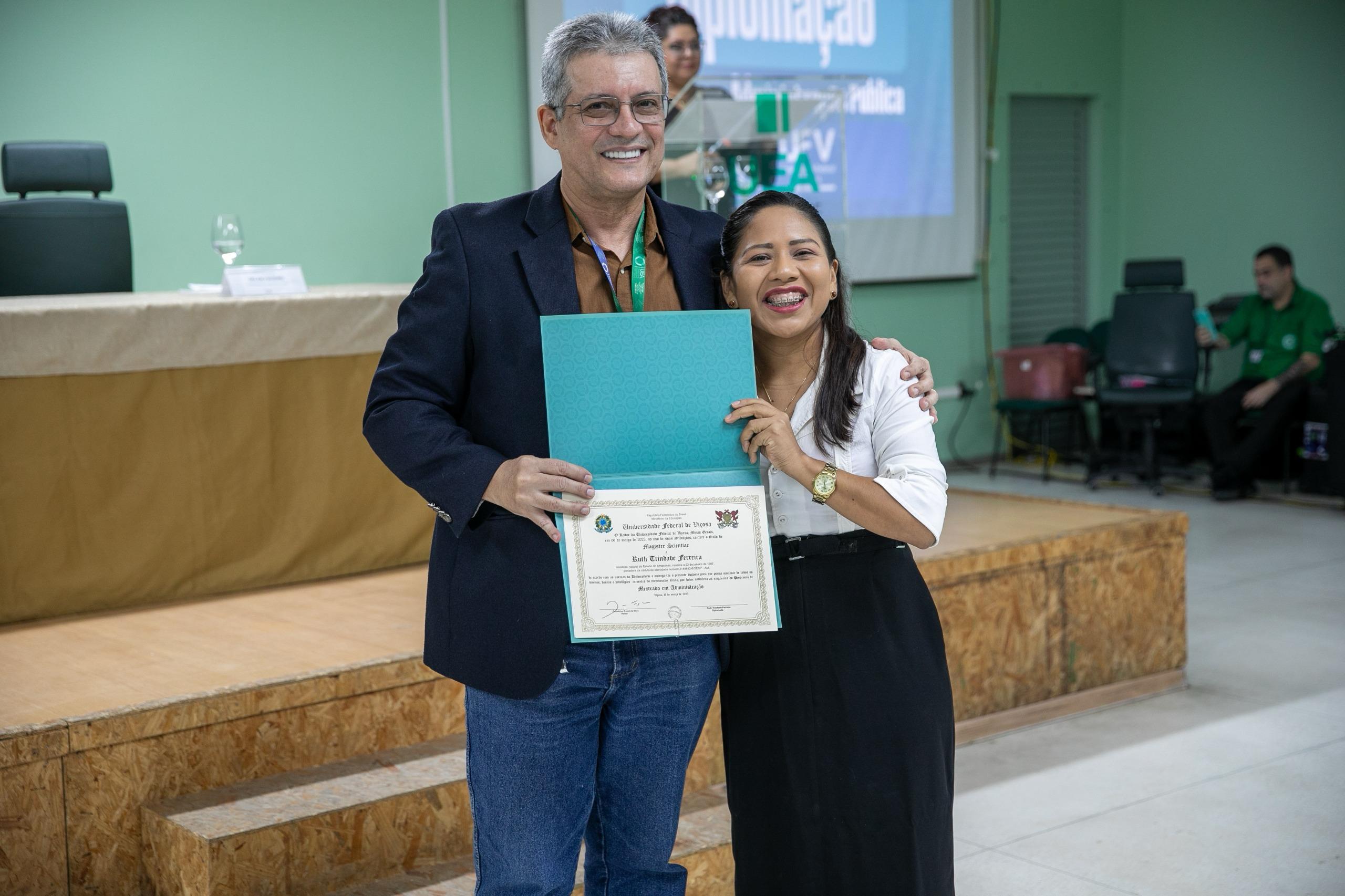 Qualificação de servidores: Minter em Administração Pública UEA/UFV certifica 34 novos mestres