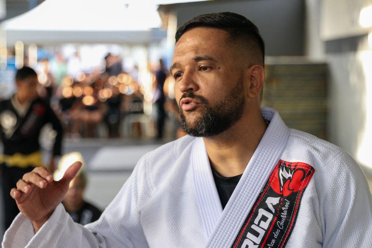 Com apoio do Governo do Amazonas, tatames e kimonos são entregues a 1.250 crianças e adolescentes