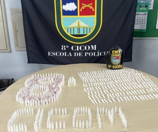 Polícia Militar do Amazonas prende homem em posse de 474 pinos e 324 trouxinhas de cocaína e oxi
