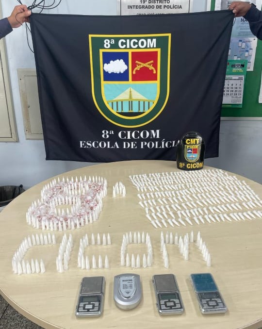 Polícia Militar do Amazonas prende homem em posse de 474 pinos e 324 trouxinhas de cocaína e oxi