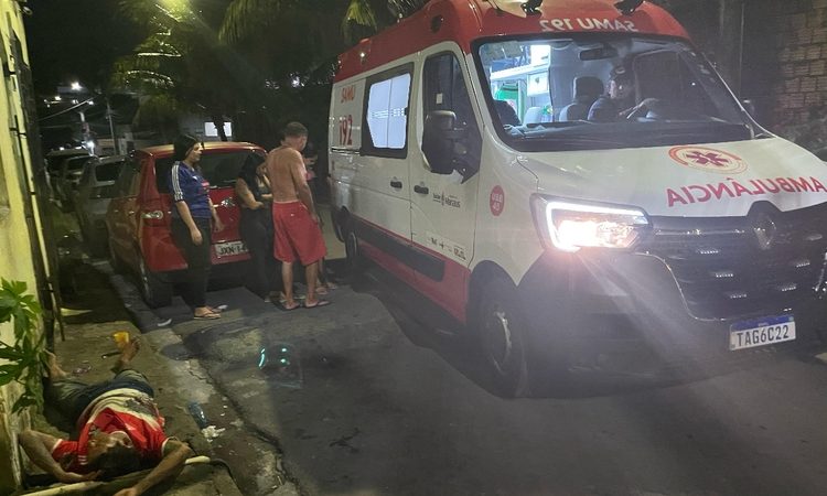 Homem é brutalmente espancado por criminosos na zona Leste de Manaus