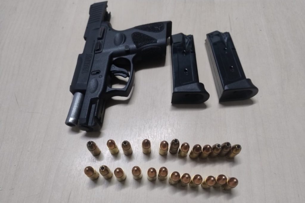 Motorista é detido após ser flagrado em blitz dirigindo embriagado e com porte ilegal de arma de fogo em Manaus