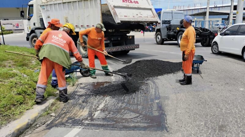 Prefeitura de Manaus atende solicitação de moradores com serviços de recuperação asfáltica