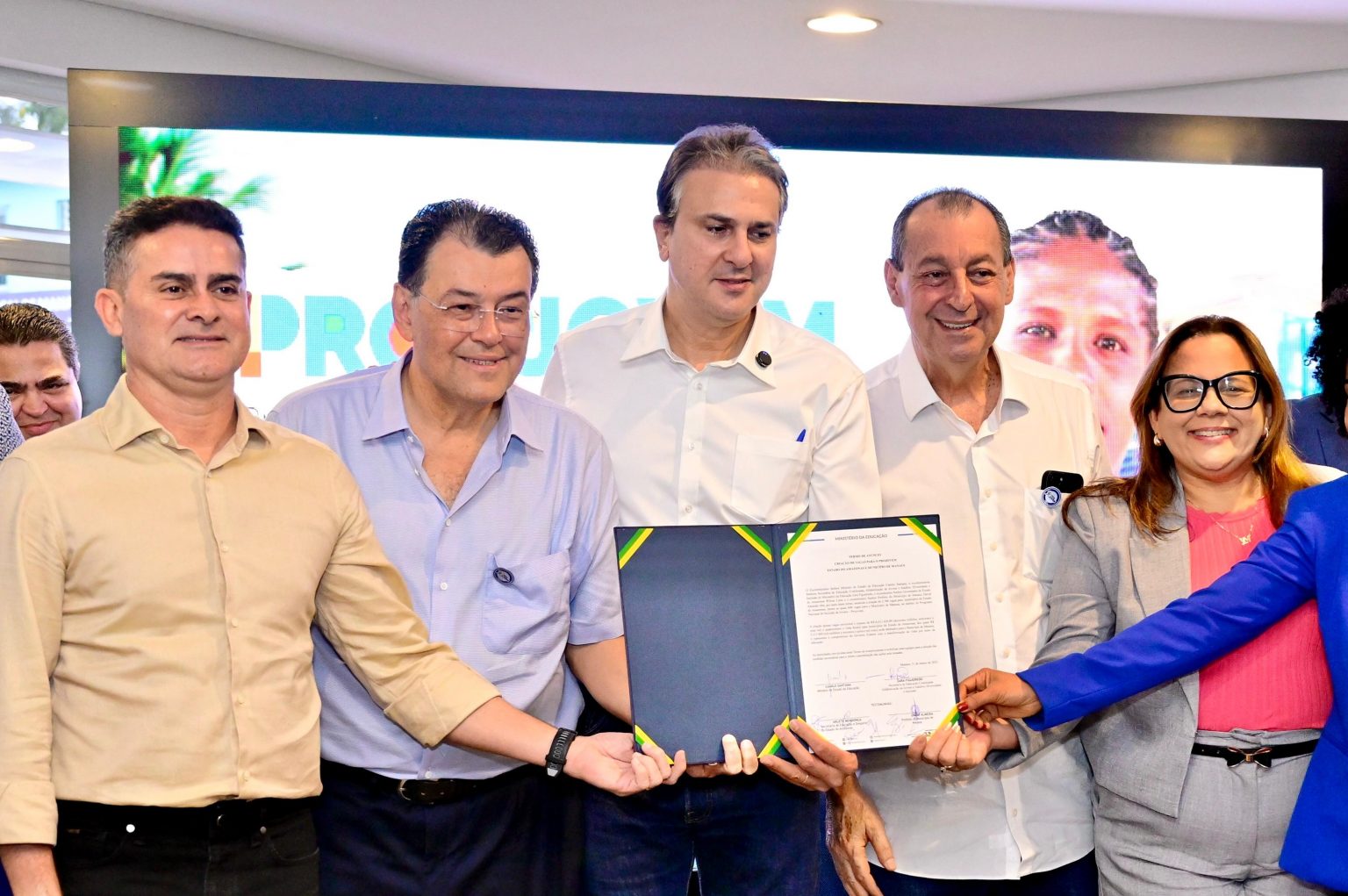 Prefeito David Almeida e ministro da Educação participam da inauguração de centro de tecnologia e anunciam investimentos para qualificação profissional