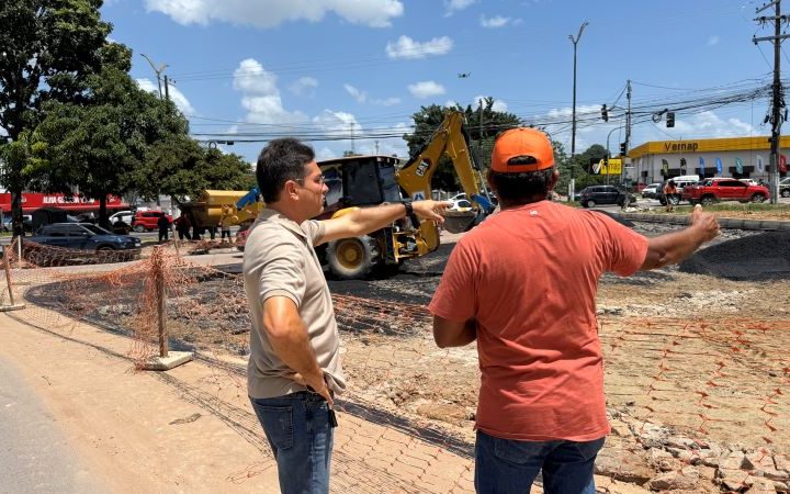 Prefeito em exercício Jander Lobato vistoria aplicação de asfalto na intervenção viária da avenida Max Teixeira com a rua São Judas Tadeu