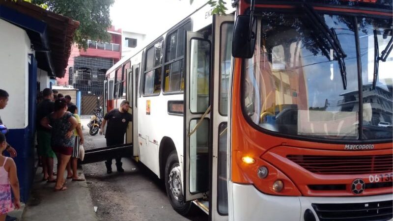 Homem morre em ônibus a caminho do trabalho em Manaus