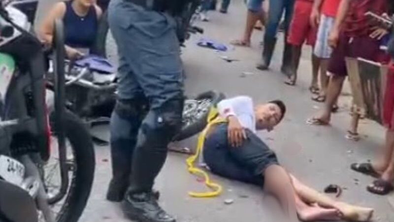 Homem foge de barreira policial, cai da moto e fratura perna em Manaus