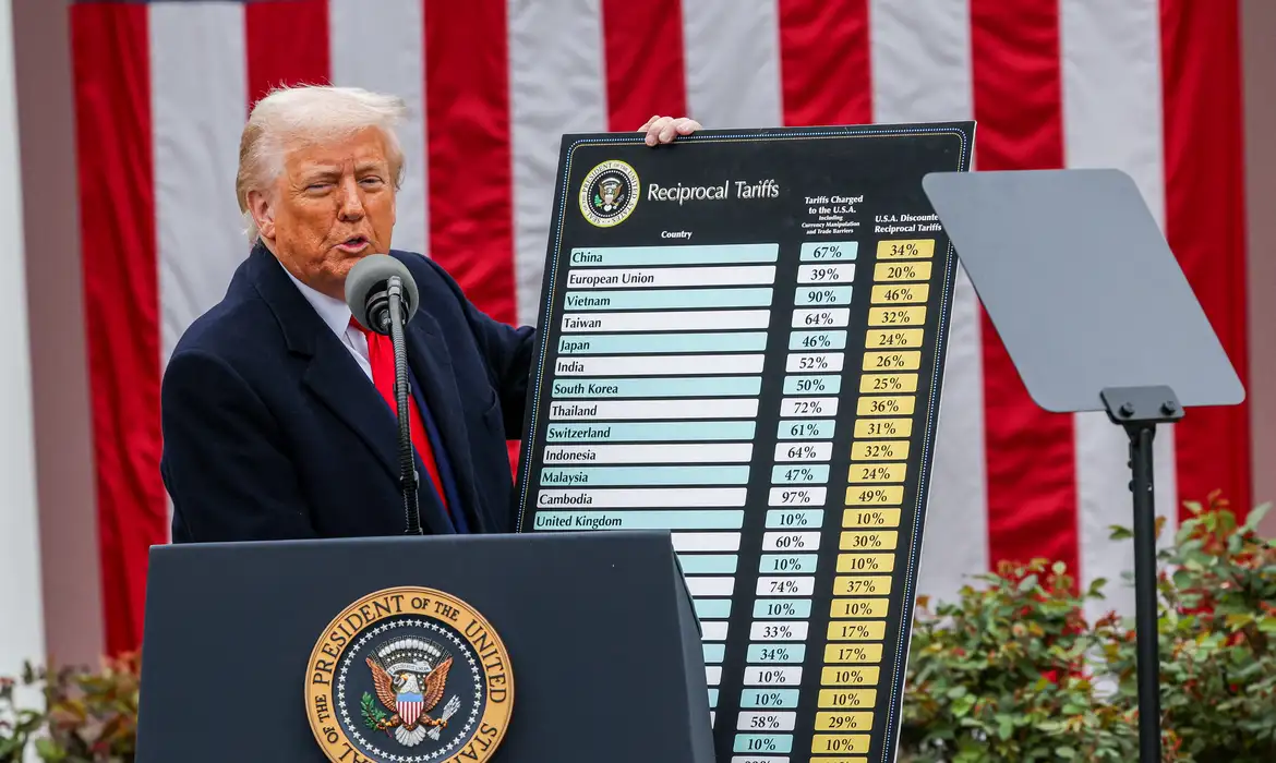 Trump eleva taxação da China para 125% e reduz de 75 países para 10%