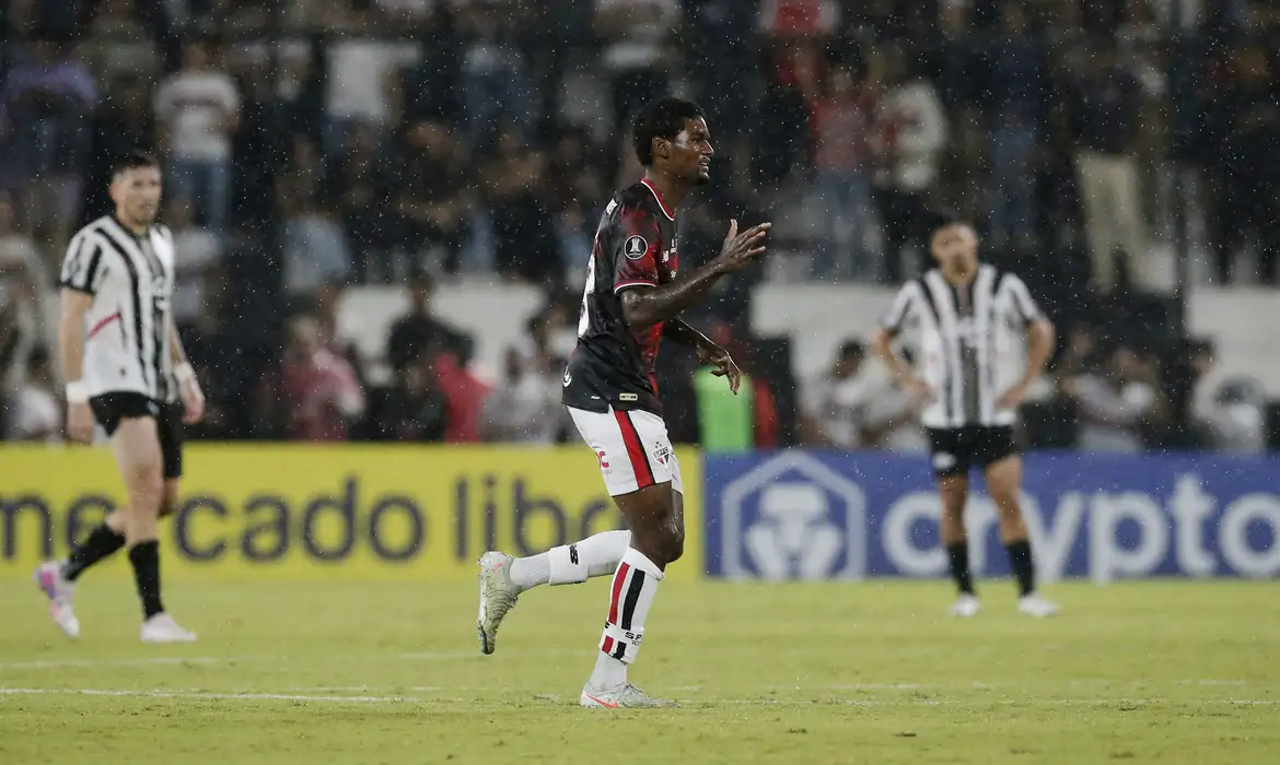 Libertadores: São Paulo supera Libertad e assume liderança do Grupo D