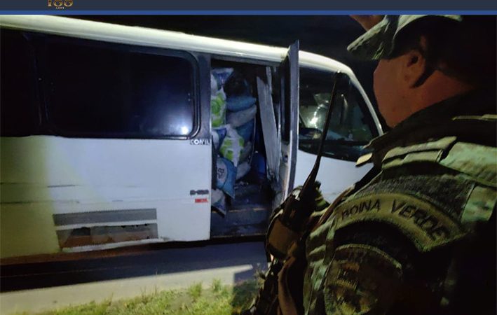 Polícia Militar do Amazonas apreende carvão ilegal armazenados em 170 sacos, na AM-010