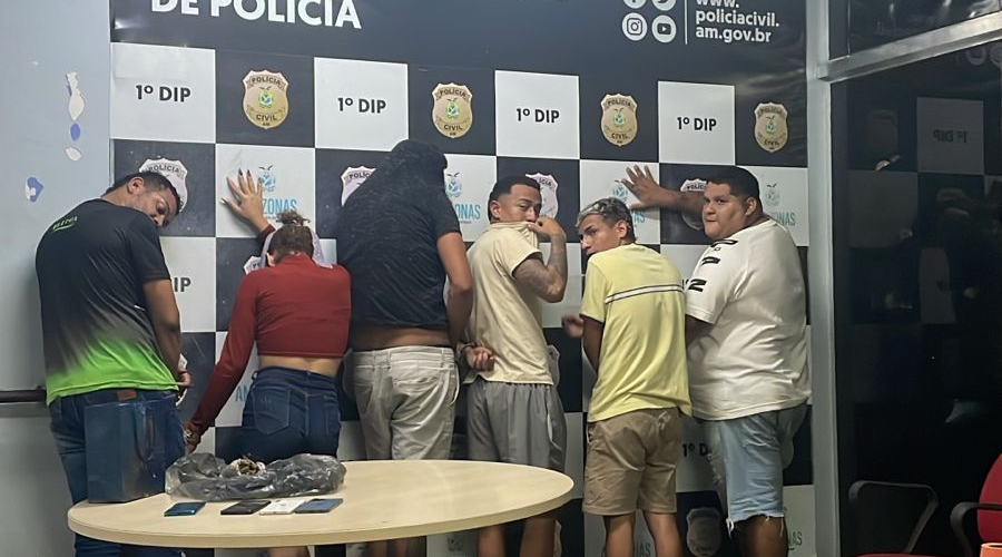 Seis pessoas são presas no Centro de Manaus com celulares furtados durante show