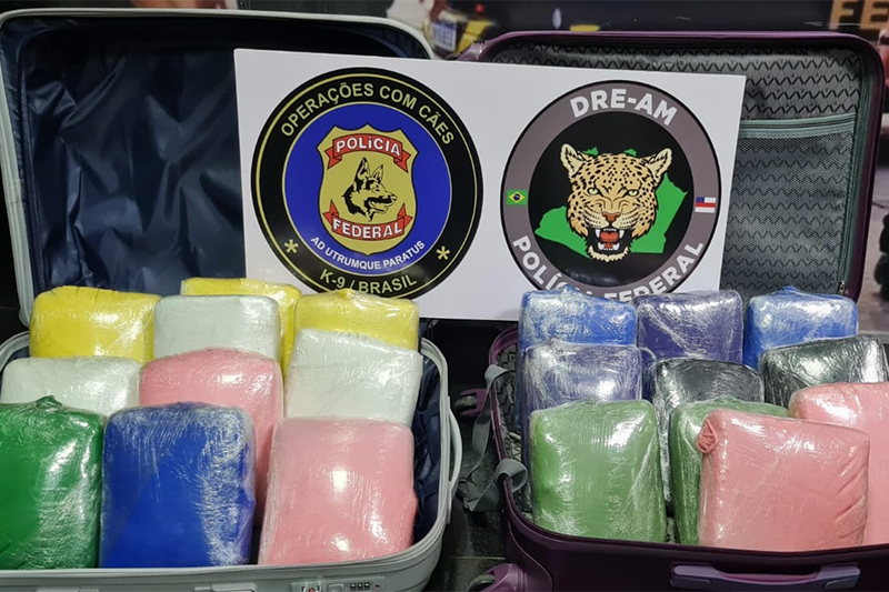 Mulheres são presas no aeroporto de Manaus com malas cheias de maconha