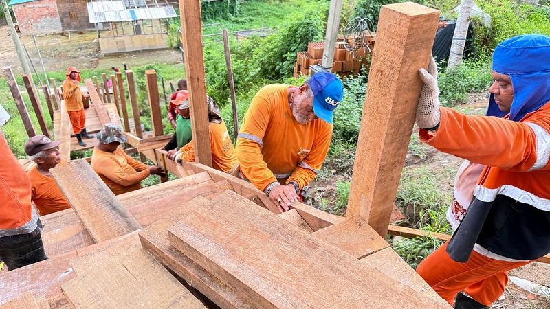 Prefeitura de Manaus leva mais acessibilidade à comunidade Nova Vitória com a construção da segunda escadaria