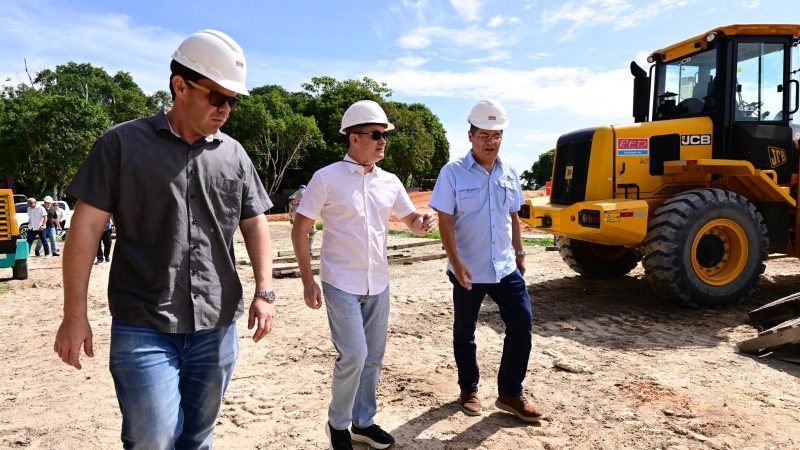 Prefeito David Almeida acompanha avanço das obras do parque Encontro das Águas Rosa Almeida, com projeto assinado por Oscar Niemeyer