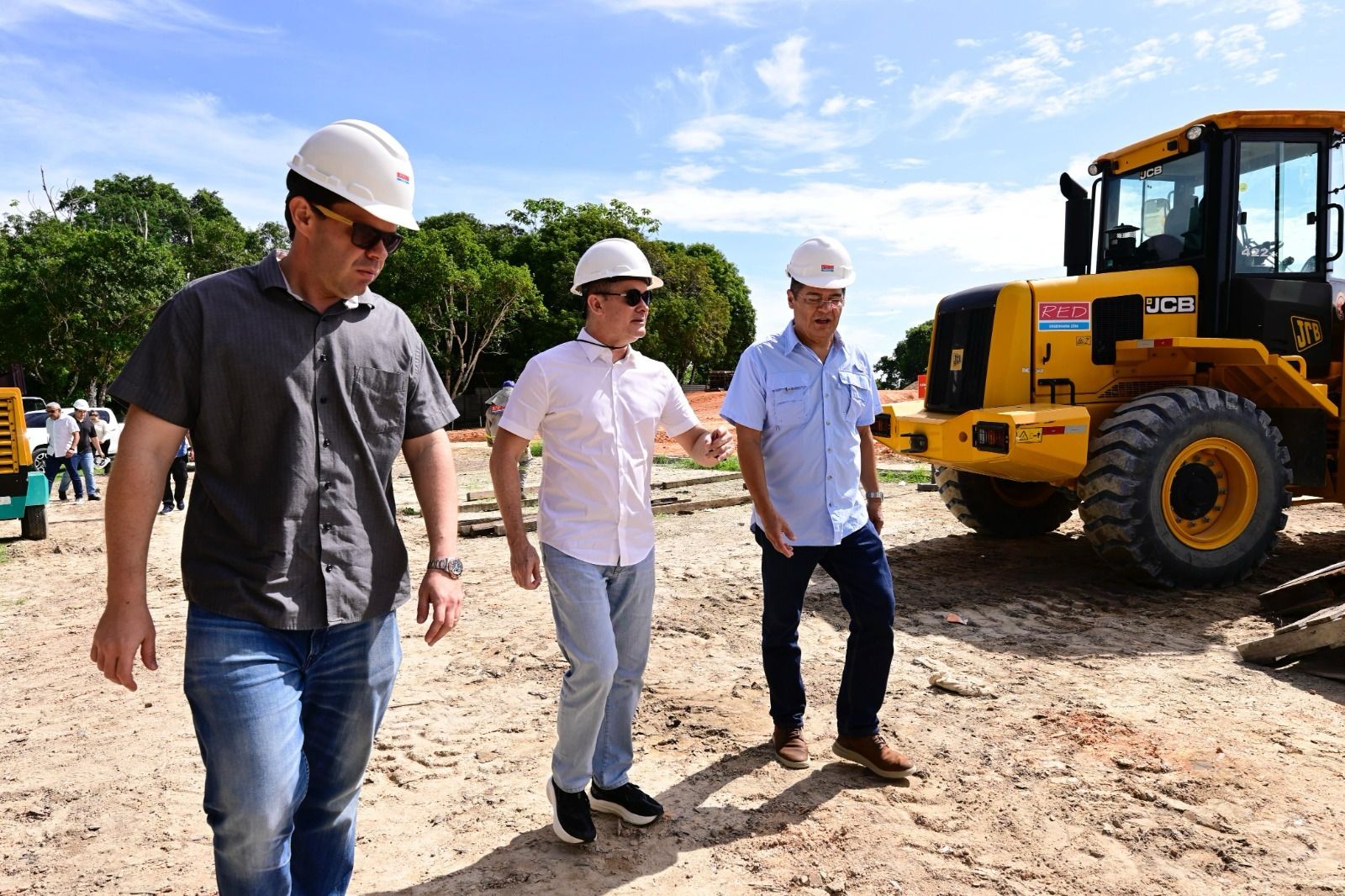 Prefeito David Almeida acompanha avanço das obras do parque Encontro das Águas Rosa Almeida, com projeto assinado por Oscar Niemeyer