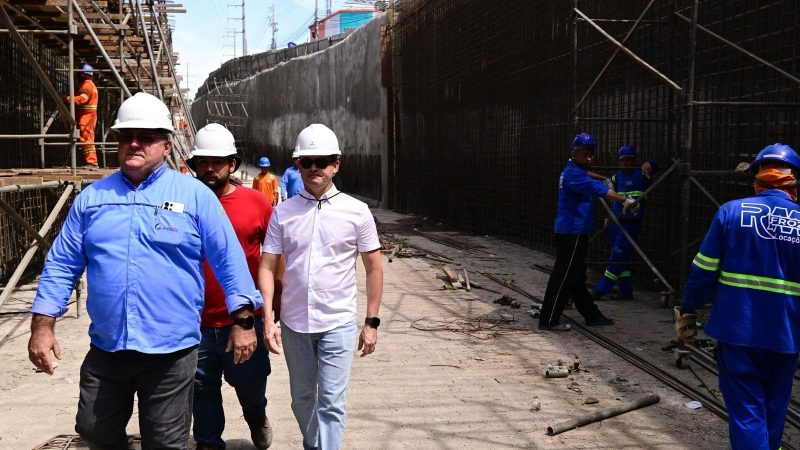 Prefeito David Almeida vistoria avanço das obras do complexo viário Rei Pelé na zona Leste