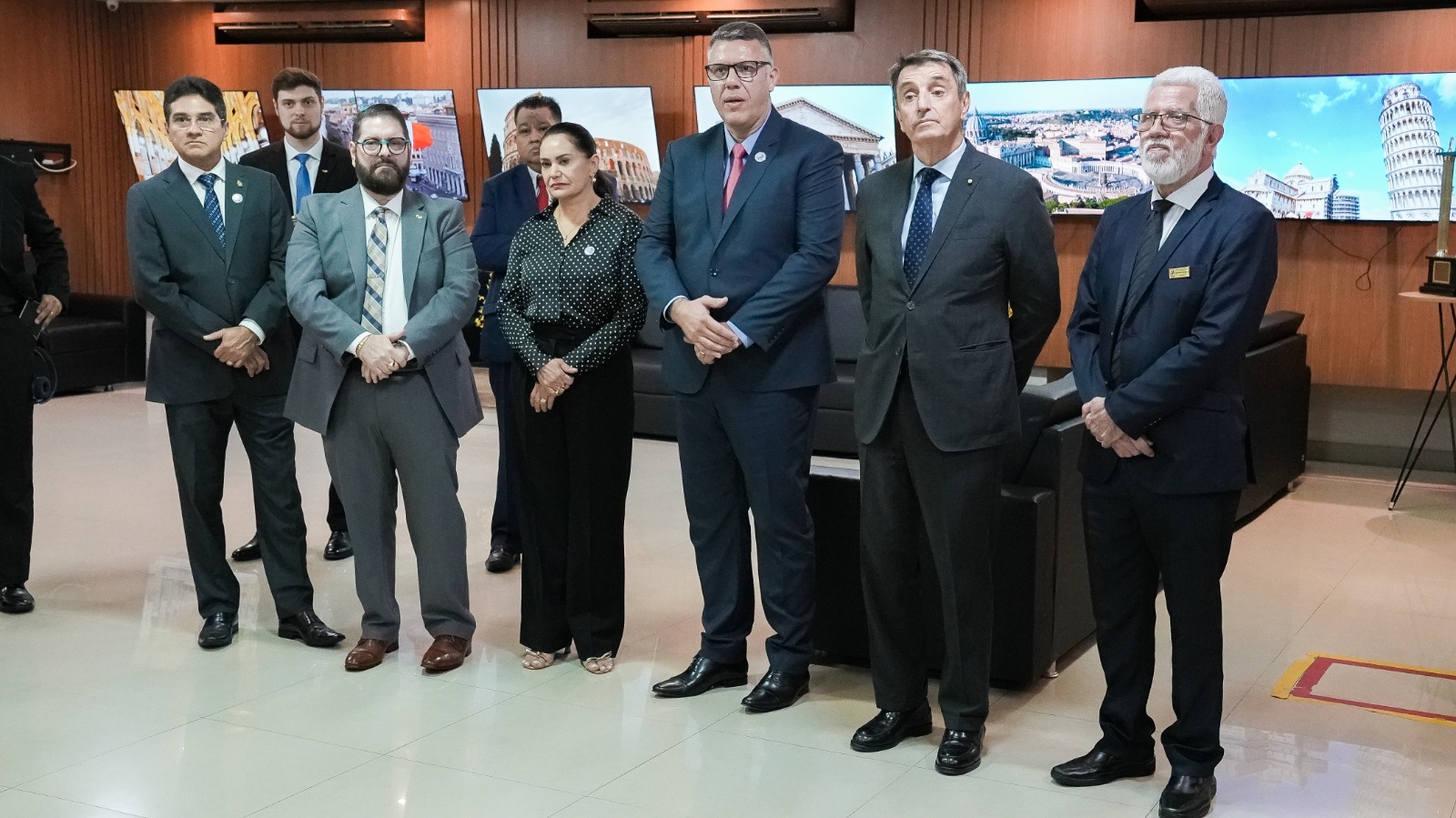 Câmara Municipal de Manaus recebe visita do embaixador da Itália