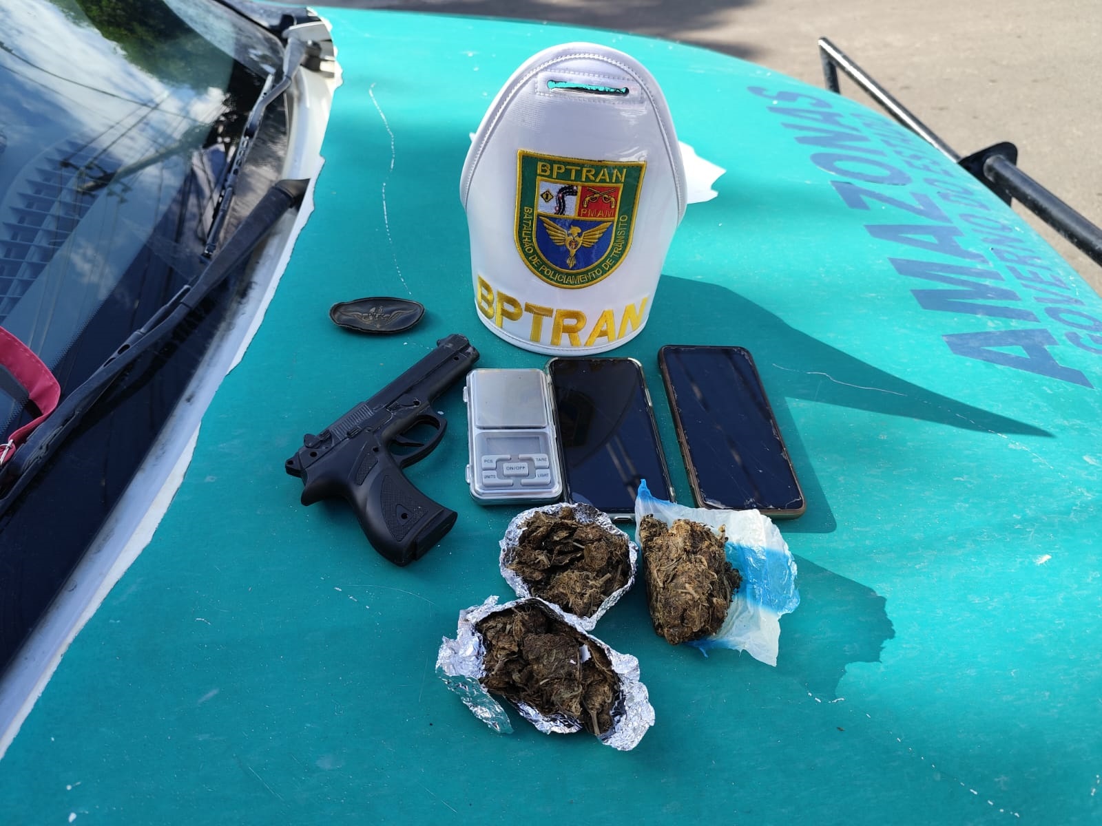 Polícia Militar do Amazonas prende três homens por tráfico de drogas, nas zonas centro-sul e centro-oeste