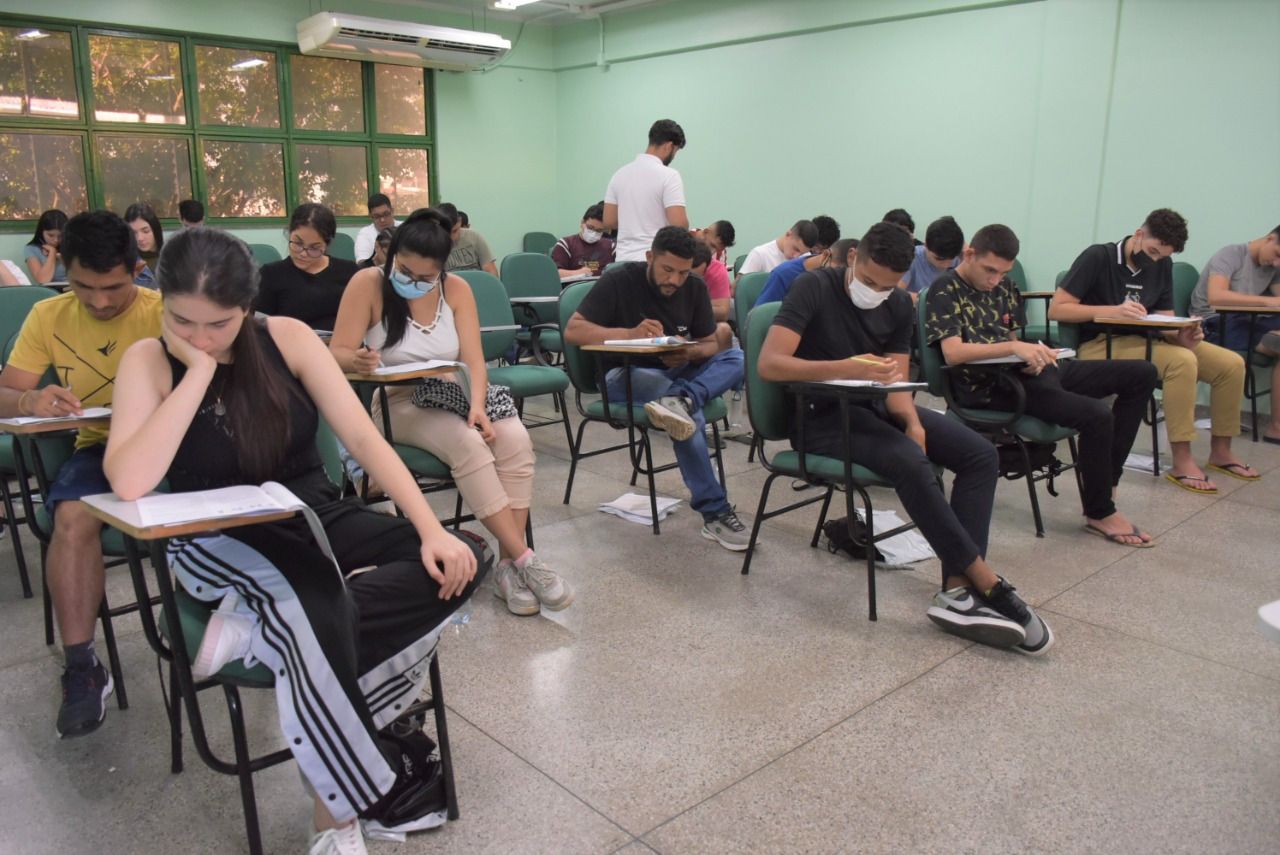 Pré-vestibular da UEA: AprovENS divulga inscrições para 76 vagas remanescentes